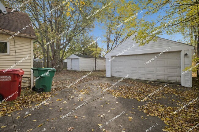 Building Photo - 17678 Lincoln Ave