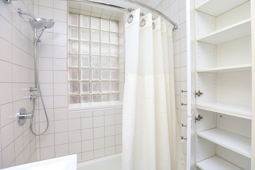 Building Photo - 1938 W Berenice Ave