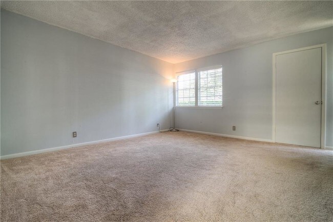 Building Photo - 7407 Shadow Hill Dr