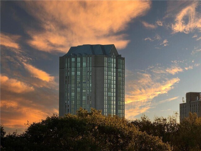 Building Photo - 2870 Pharr Ct S Northwest