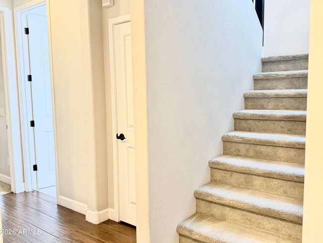 Building Photo - 1732 W Myrna Ln