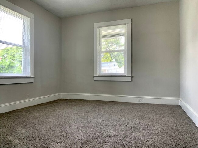 Building Photo - Beautifully Updated 2BD/1BA Home