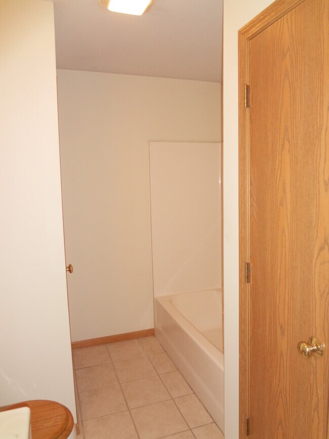 Building Photo - 1412 W Clear Water Cir