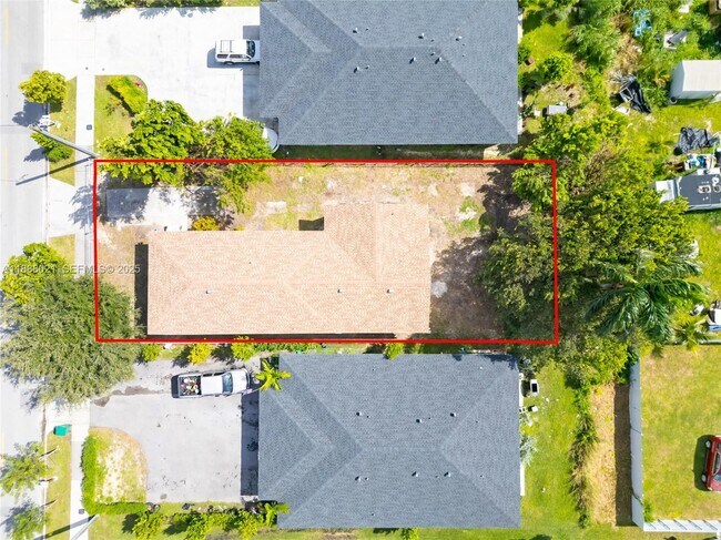 Building Photo - 667 NW 14th St