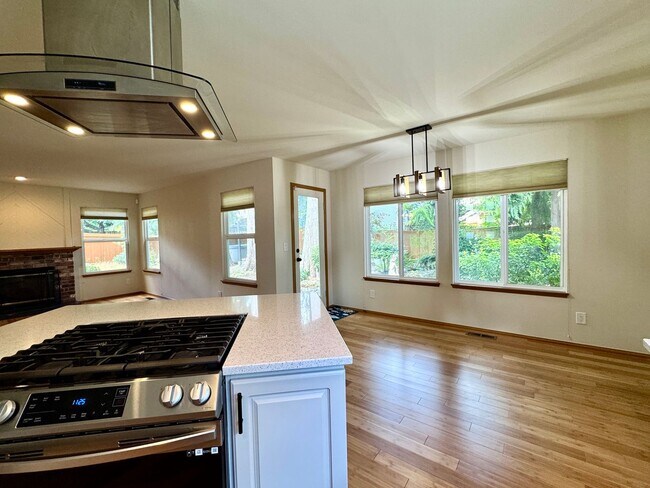 Building Photo - 12726 Plateau Cir NW