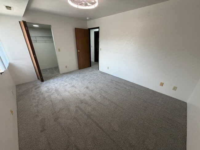 Building Photo - 2211 Spansail Dr