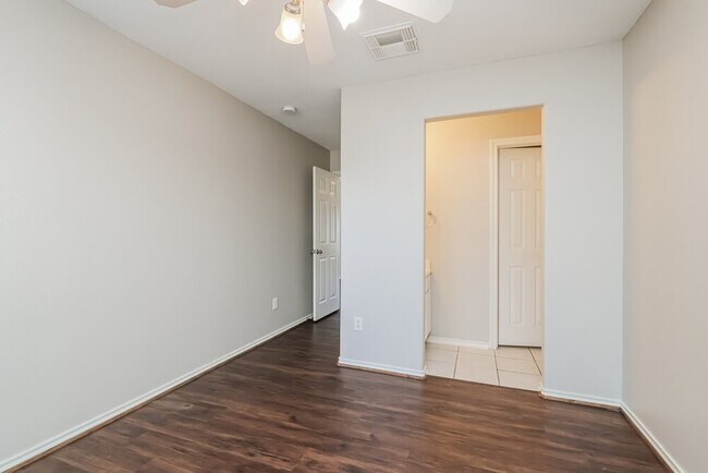 Building Photo - 6402 Bright Falls Ln