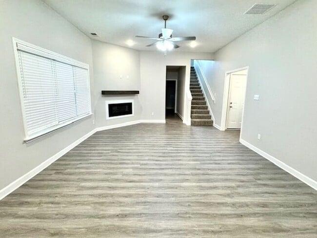 Building Photo - Now Leasing a 5-bedroom 3 bath home in Byh...