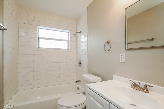 Building Photo - 19 Kingsman Cir