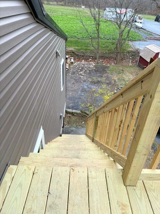 Building Photo - Studio Apartment in Mill Hall Close to Greenhouse!