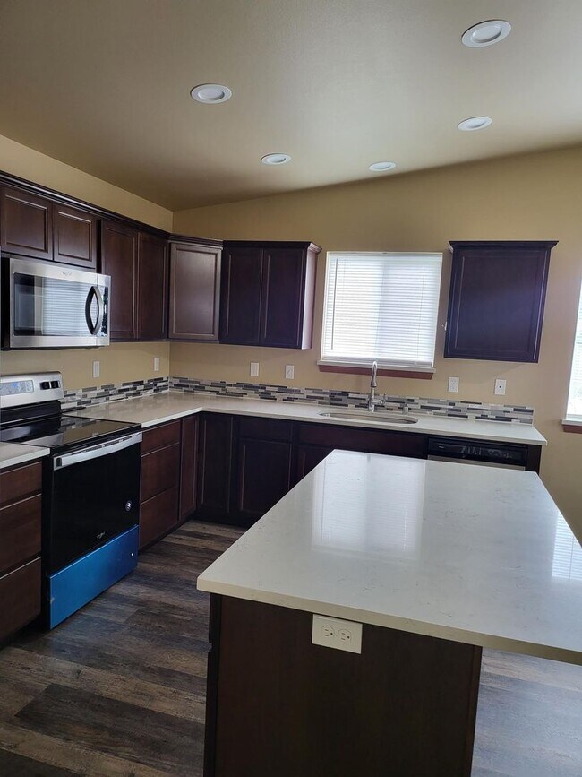 Building Photo - 609 S Washington Ave