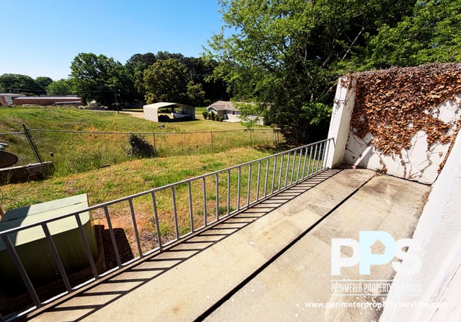 Building Photo - 1040 Sandtown Rd SW