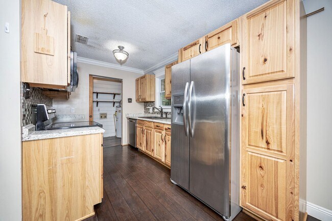 Building Photo - Peaceful Country Living on 2.4 Acres in Saucier
