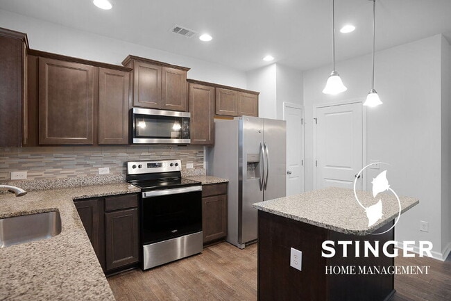 Building Photo - 108 Saluda Way