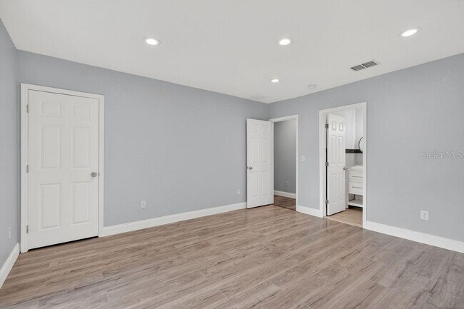 Building Photo - 722 22nd St