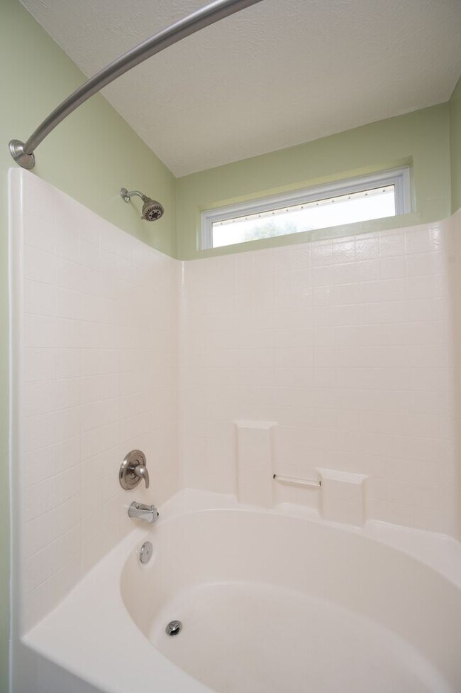 Building Photo - **BE THE LUCKY ONE TO LIVE IN THIS UPDATED NASHVILLE/ BELLEVUE HOME**