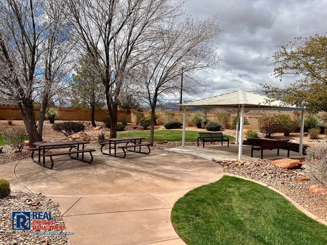 Building Photo - Single Family Home in Ironwood