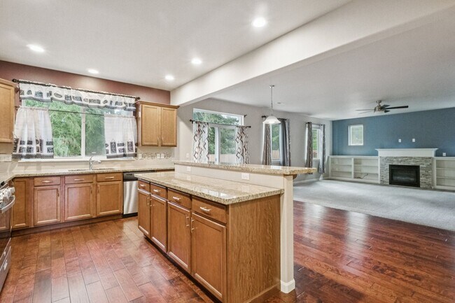 Building Photo - Well maintained 4-Bedroom 2.5 bath Graham home w/ Multiple Living Areas