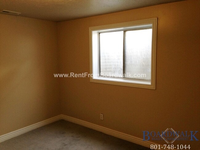 Building Photo - Great 5 Bed Now Available in Riverton