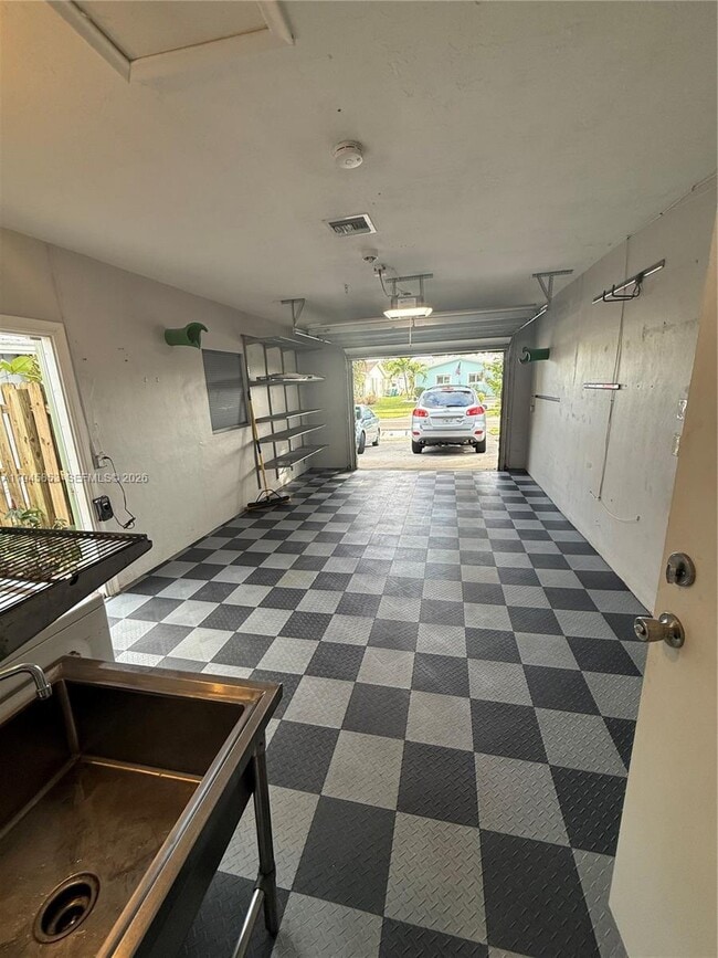 Building Photo - 407 SE 4th Terrace