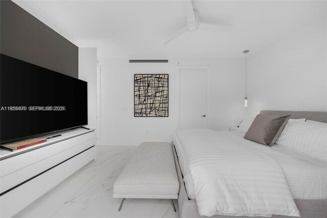 Building Photo - 100 South Pointe Dr