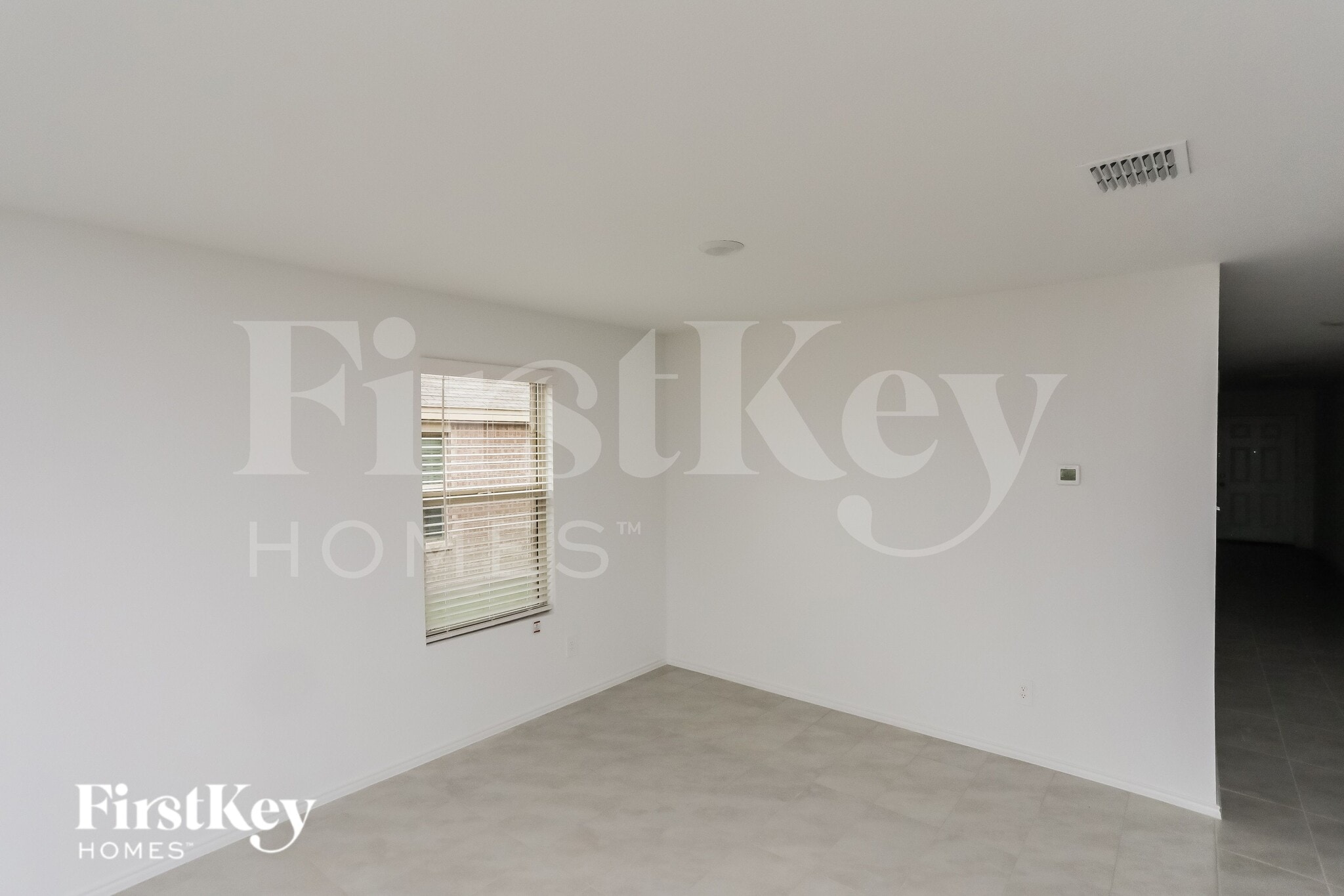 Building Photo - 1141 Crestview Dr