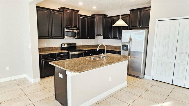 Building Photo - 5612 Water Pier Ln