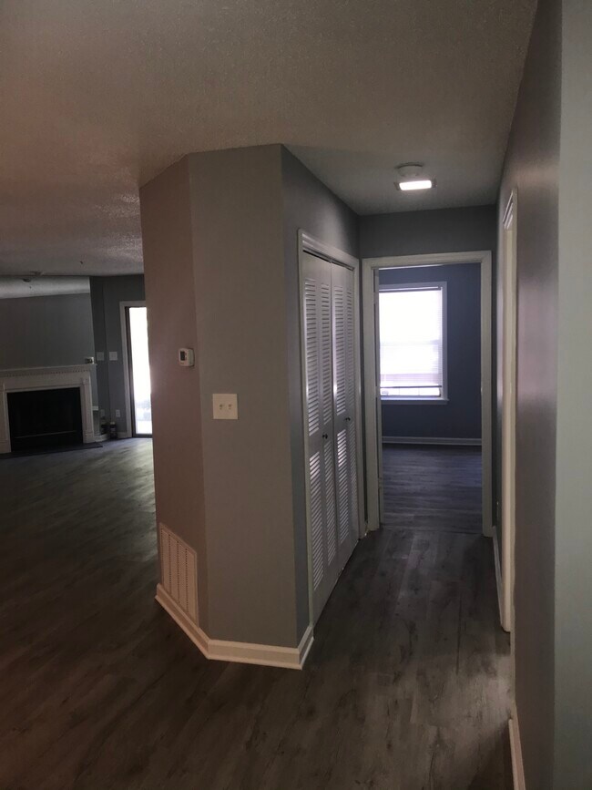 Building Photo - 712 Ridge Creek Dr