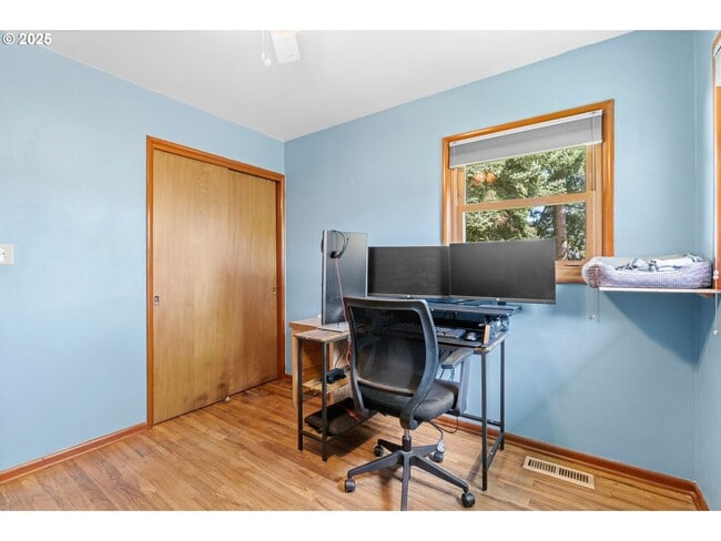 Building Photo - Quarter Acre Comfort