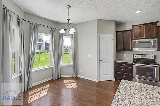 Building Photo - 976 Oak Crest Dr