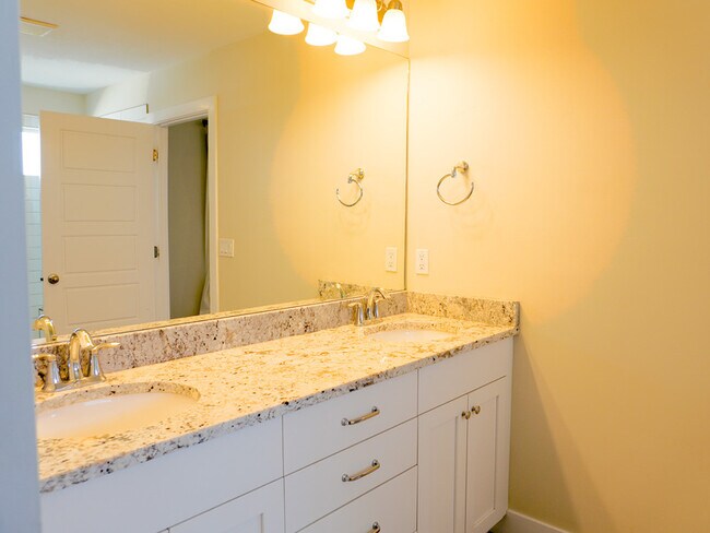 Building Photo - 2274 S 50 E