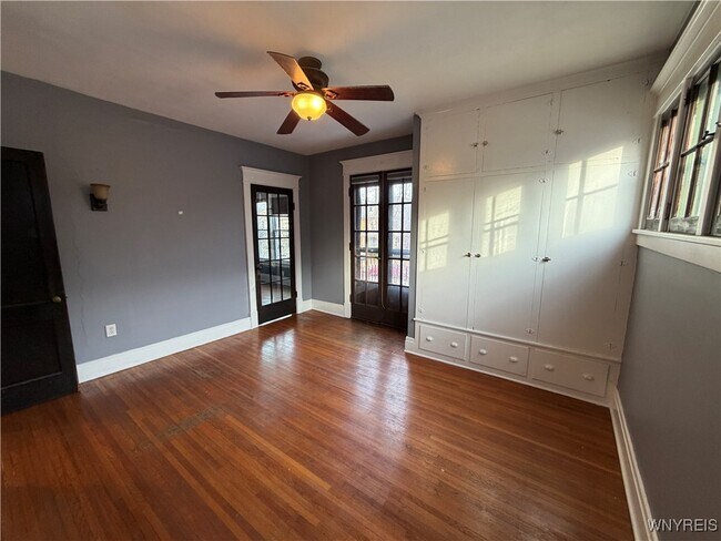 Building Photo - 180 Richmond Ave