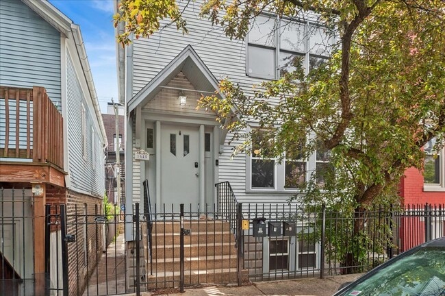 Building Photo - 1645 W Beach Ave