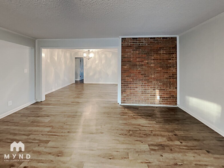 Building Photo - 10724 Arlington Church Rd