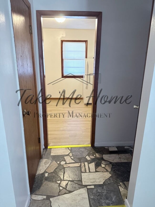 Building Photo - Charming 2-Bed, 1-Bath Home for Rent in All-Brick Fourplex