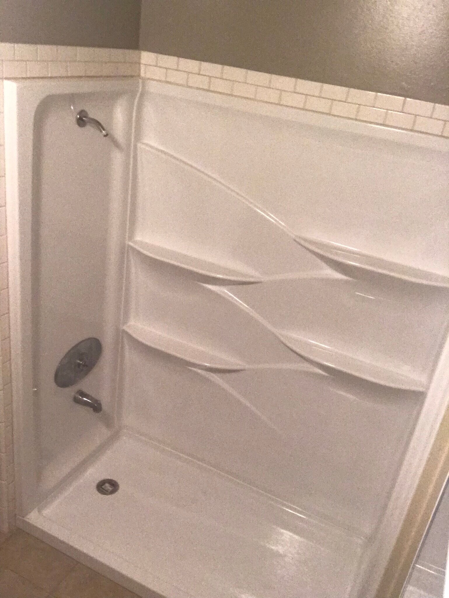 Shower - 642 Lemar Park Dr