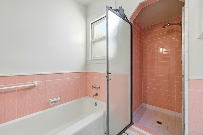 Building Photo - 685 47th Ave