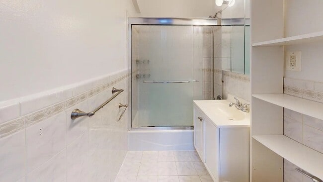 Building Photo - 340 E 58th St