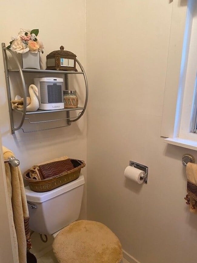 Building Photo - Charming Studio Cottage for Lease