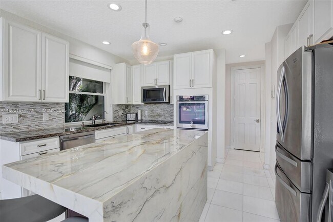 Building Photo - 2651 Oakmont Dr
