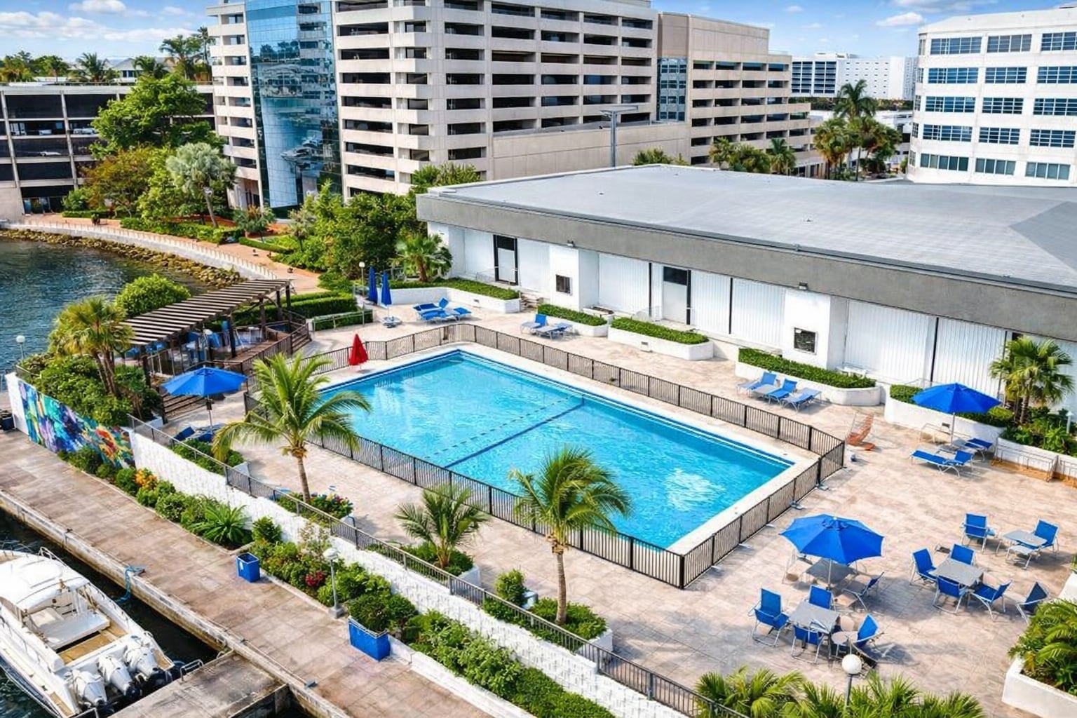 Building Photo - 905 Brickell Bay Dr