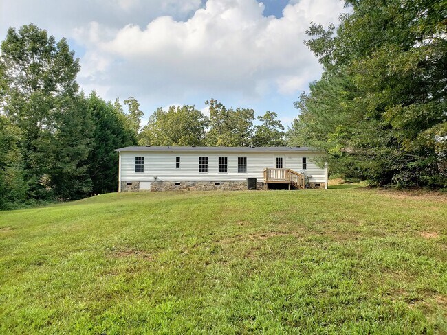 Building Photo - 4 bedroom Mobile Home