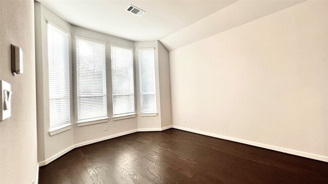 Building Photo - 212 Milas Cv