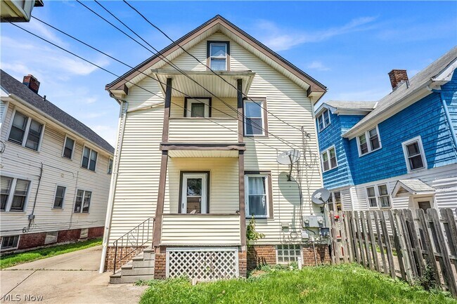 Building Photo - 10106 Greenview Ave