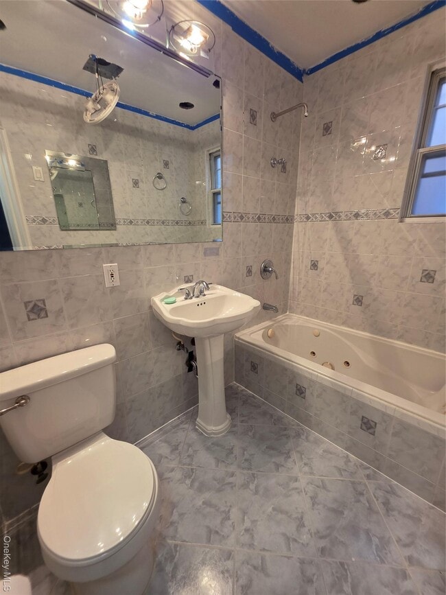 Building Photo - 2928 Wilson Ave