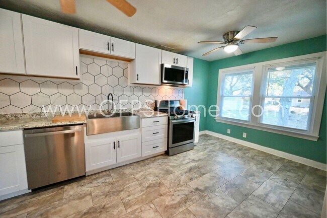 Building Photo - 305 Okaloosa Rd NE