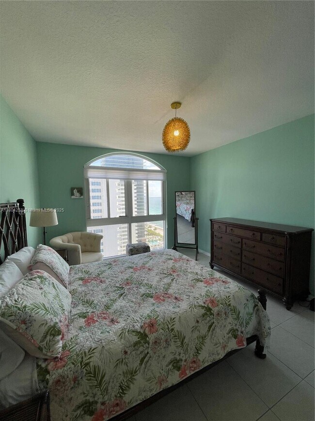 Building Photo - 2080 S Ocean Dr