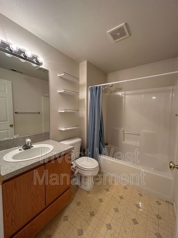 Building Photo - 4015 SE 170th Ct