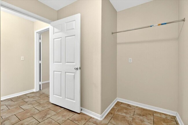 Building Photo - 6018 Tapestry Dr