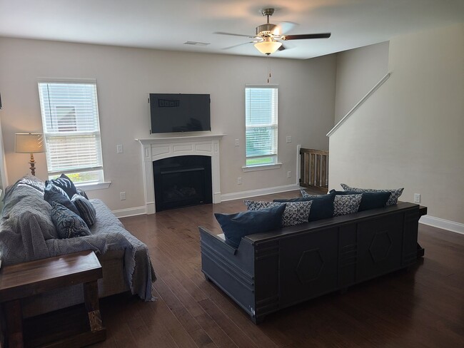 Building Photo - Gorgeous 4 bedroom home in Mimosa Bay!